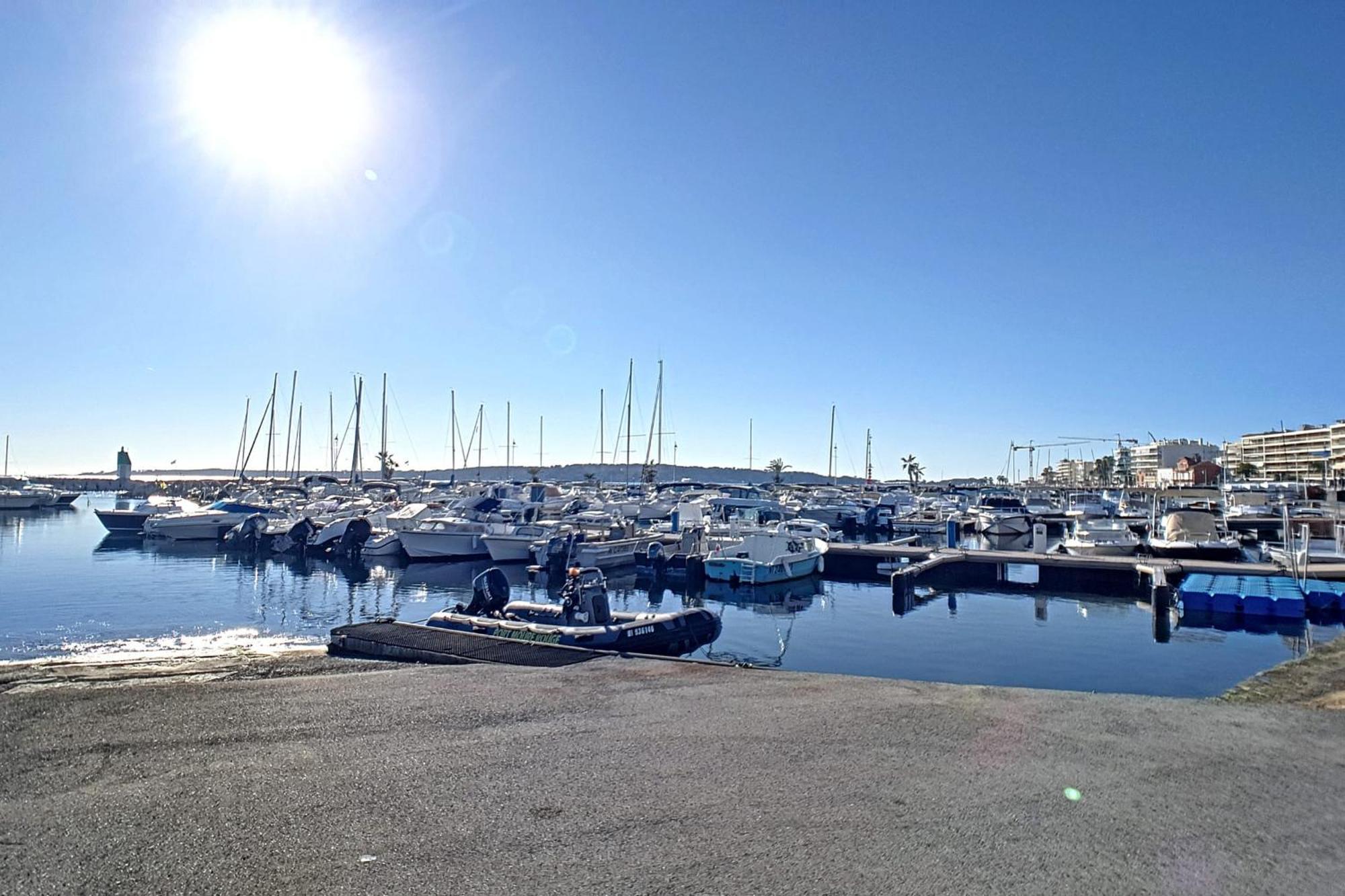 Hébergement de vacances Henri Camille Real Estate- Le Cap - 2 Bedrooms Sea View Cannes